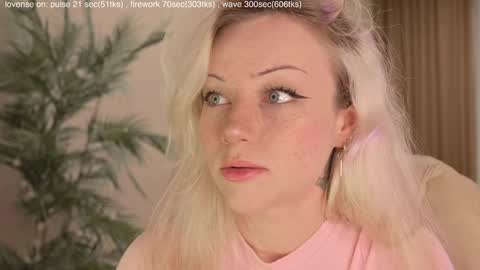 Snapshot of mia_milagros chatting on 4, 11, 2025 mia_milagros online show from 4, 11, 2025