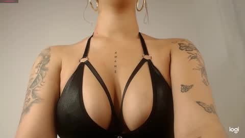 mia independent model online show from 3, 2, 2026