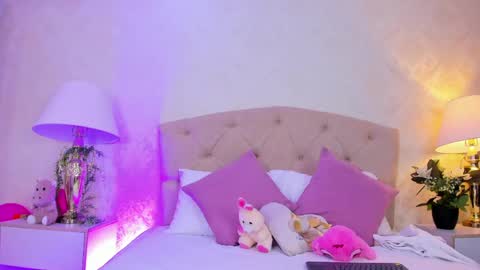Snapshot of mia_montess chatting on 17, 4, 2026 mia montess online show from 17, 4, 2026
