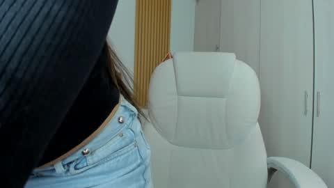 Mia Nevaeh - follow me online show from 19, 12, 2024