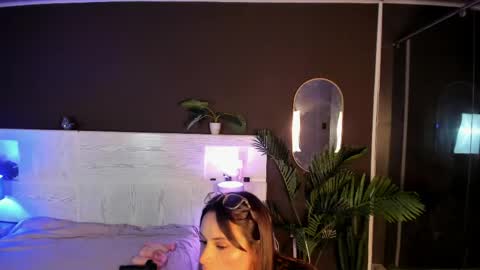 Snapshot of mia_noiir chatting on 20, 5, 2026 Mia online show from 20, 5, 2026