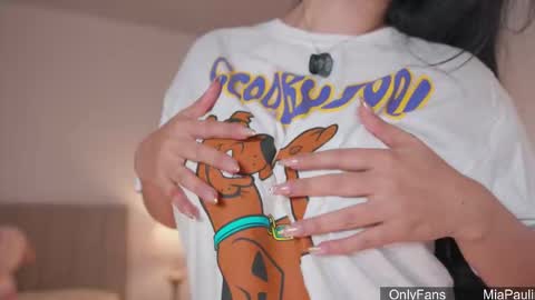 Instagram Nelyiramirez online show from 7, 3, 2026