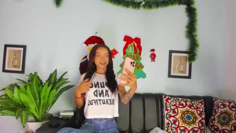 mia_petite72 online show from 16, 12, 2025