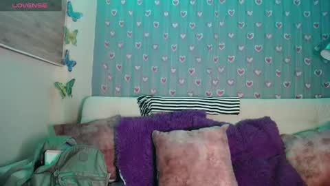 Snapshot of mia_petitebaby chatting on 31, 10, 2025  Ma  online show from 31, 10, 2025