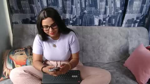 Mia  online show from 24, 1, 2025