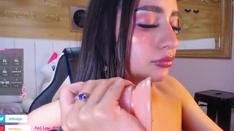 Snapshot of mia_ponce_a chatting on 9, 10, 2025 MIA online show from 9, 10, 2025