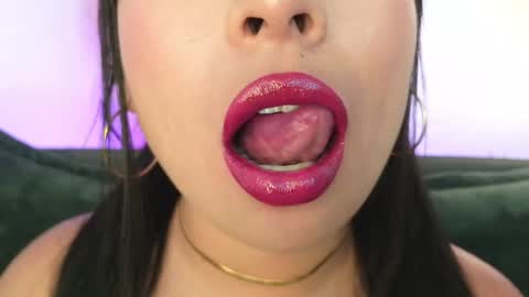 Mia online show from 8, 5, 2026