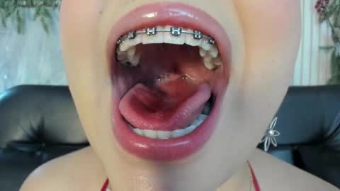 Mia Roux online show from 25, 11, 2025