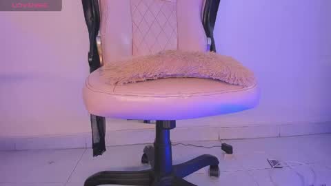 Snapshot of mia_royal chatting on 16, 4, 2026 mia_royal online show from 16, 4, 2026