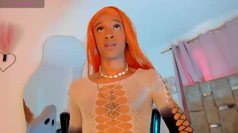 Snapshot of mia_royal chatting on 6, 5, 2026 mia_royal online show from 6, 5, 2026