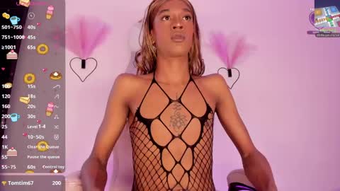 Snapshot of mia_royal chatting on 16, 5, 2026 mia_royal online show from 16, 5, 2026