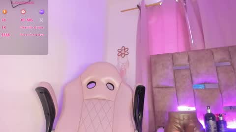 Snapshot of mia_royal chatting on 18, 5, 2026 mia_royal online show from 18, 5, 2026