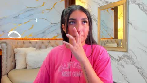 Snapshot of mia_russell_ chatting on 19, 9, 2025 Mia online show from 19, 9, 2025