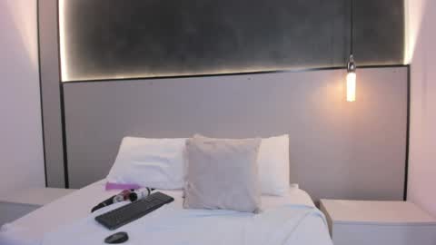 Snapshot of mia_slora chatting on 7, 4, 2026 M I A online show from 7, 4, 2026