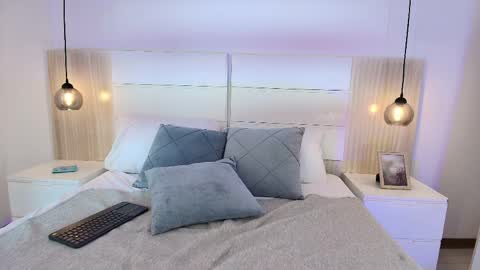 Mia  online show from 9, 4, 2026