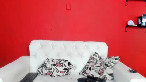 Mia sophiia online show from 4, 3, 2025