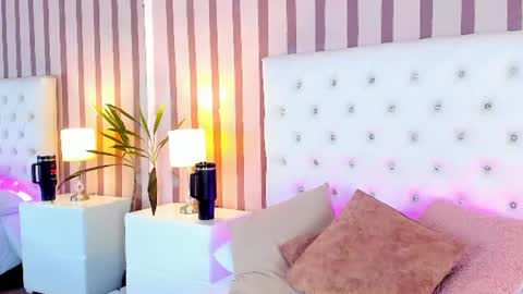 Mia Stones online show from 9, 7, 2026