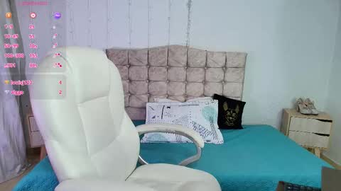 Snapshot of mia_traveluxe chatting on 14, 11, 2025 Mia online show from 14, 11, 2025