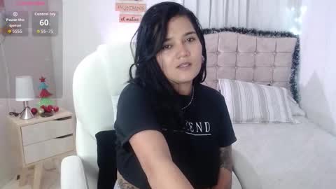 Snapshot of mia_traveluxe chatting on 23, 12, 2025 Mia online show from 23, 12, 2025