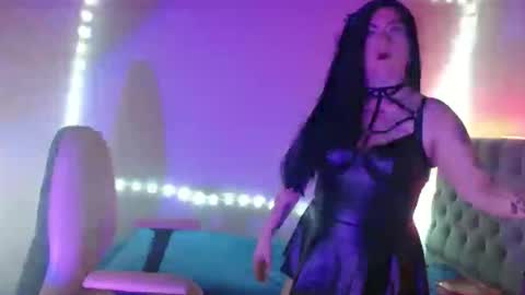 MIA VANTT online show from 8, 3, 2026