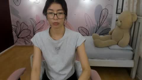 Snapshot of mia_vanucci chatting on 2, 2, 2025 Mia Vanucci online show from 2, 2, 2025