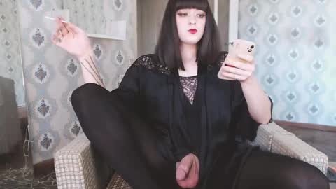 mia_wallase online show from 12, 5, 2026