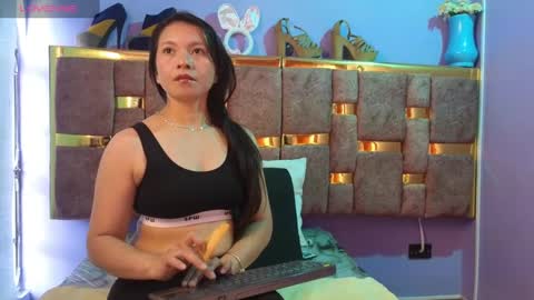 mia_wetts online show from 6, 10, 2025