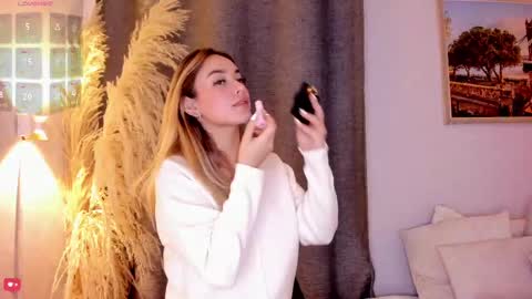 Mia White  online show from 17, 9, 2025