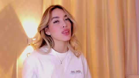 Mia White  online show from 13, 2, 2026