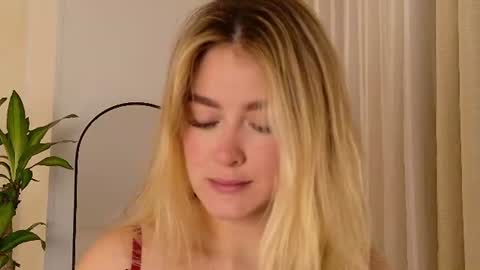 Snapshot of mia_white11 chatting on 16, 6, 2026 Mia White online show from 16, 6, 2026