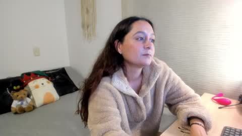 Mia   online show from 19, 12, 2024