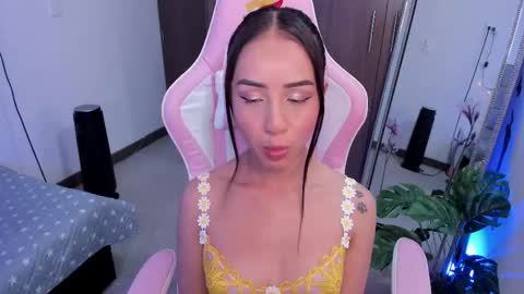 Snapshot of miaa_06 chatting on 5, 3, 2025 mia nicolle online show from 5, 3, 2025