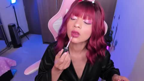 mia  nicolle online show from 22, 12, 2025