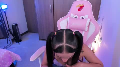 mia  nicolle online show from 8, 1, 2026