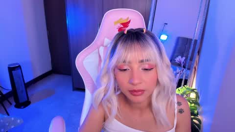 mia  nicolle online show from 4, 5, 2026