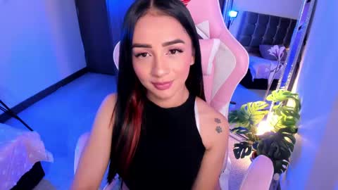 mia  nicolle online show from 11, 5, 2026