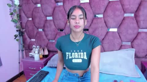 Snapshot of miaa_davis_ chatting on 5, 2, 2026 miaa_davis_ online show from 5, 2, 2026