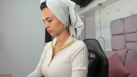 Mia  online show from 22, 6, 2026