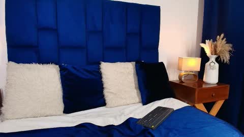 Snapshot of miaa_queen2 chatting on 14, 10, 2025 Mia online show from 14, 10, 2025