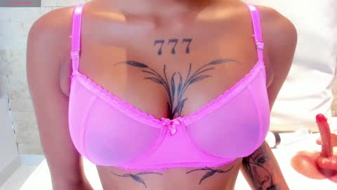 Snapshot of miaa_roldan chatting on 4, 2, 2025 Miaa online show from 4, 2, 2025