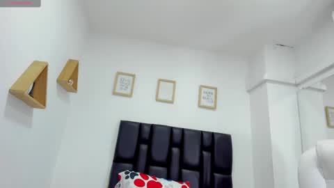 mia sofia online show from 16, 1, 2025