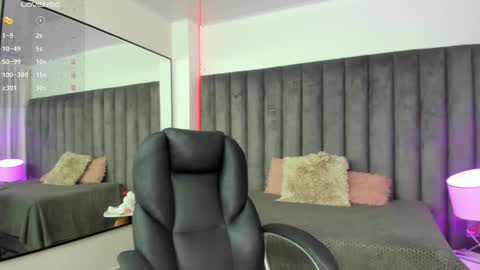 Mia online show from 10, 3, 2025