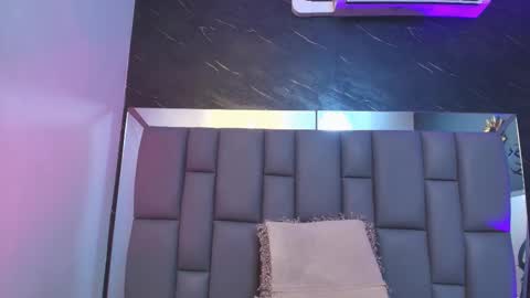 Mia online show from 4, 10, 2025