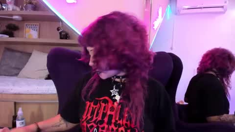 Mia online show from 5, 3, 2025