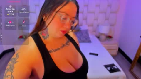 Snapshot of miaandmolly_ chatting on 10, 2, 2026 mia red hair molly short hair online show from 10, 2, 2026