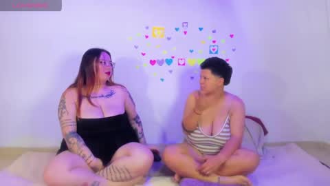 Snapshot of miaandmolly_ chatting on 9, 4, 2026 mia red hair molly short hair online show from 9, 4, 2026