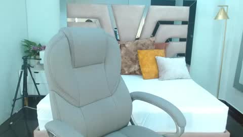 Snapshot of miaarodriguez1_ chatting on 19, 5, 2026 Mia Rodriguez online show from 19, 5, 2026