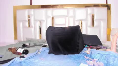 Mia  online show from 13, 2, 2025