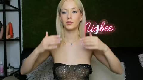 MiaBeeX online show from 5, 5, 2026