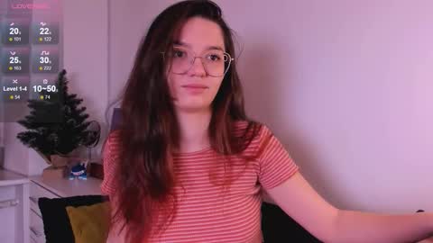 Snapshot of miabellee_ chatting on 14, 12, 2025 mia online show from 14, 12, 2025